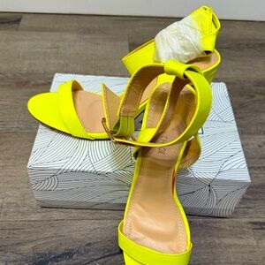 Chase + Chloe Neon Yellow Block Heel Sandals – Women’s Size 11 – New